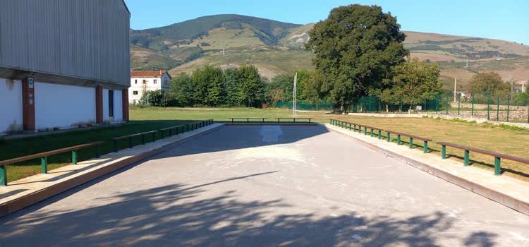 Construcción de bolera en La Serna de Iguña